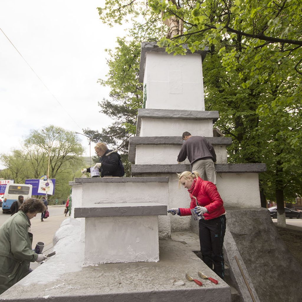pamyatnyk-vyzvolytelyam-rakhiv-5